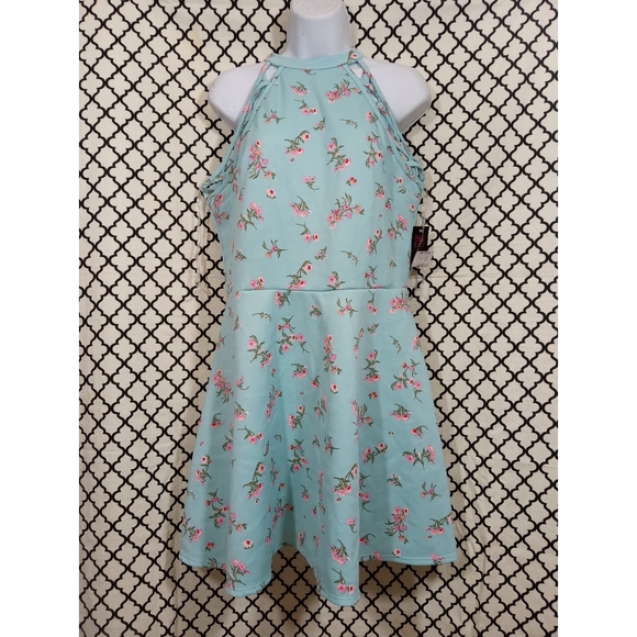 No Boundaries Dress - Picture 2 of 4